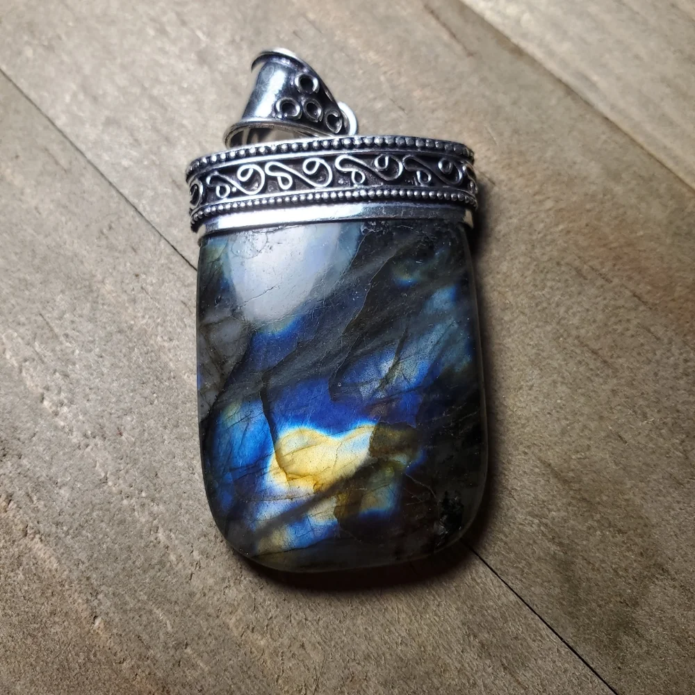 Firey labradorite slab pendant - Picture 4 of 7